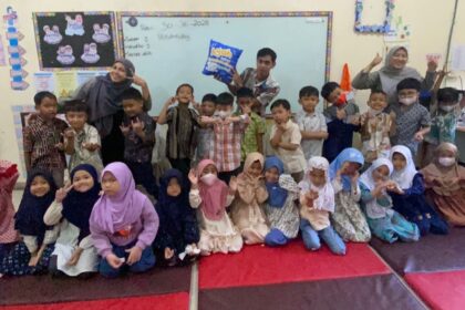 Ayah Hebat Membaca Nyaring