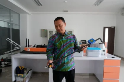 Tongkat Bantu Jalan Pintar